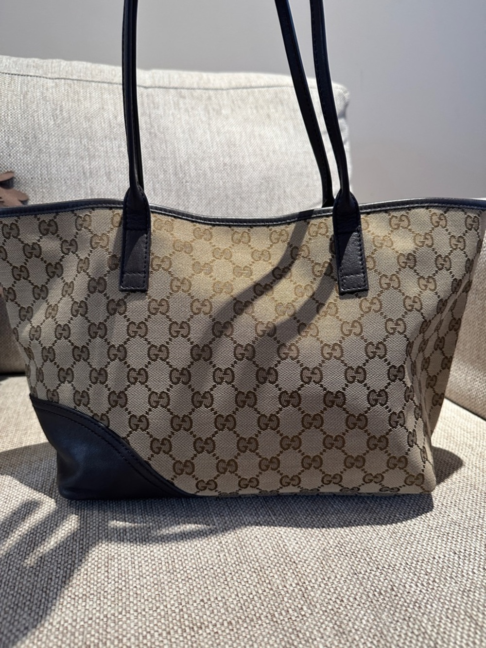 SOLD🤍Gucci Tote - Picture 2 of 7